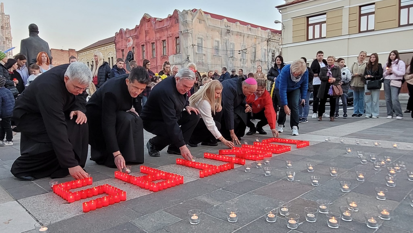 Szegénykonyhákért égtek a mécsesek